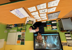 uczeń prezentujący swoją pracę