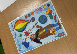 układanie przez uczniów gotowych puzzli lekturowych