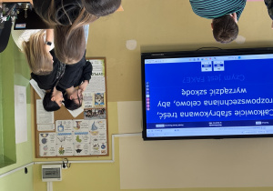 uczniowie biorący udział w konkursie