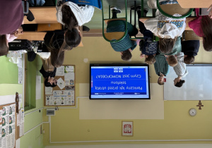 uczniowie biorący udział w konkursie